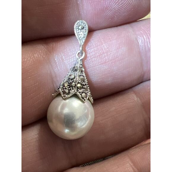 White Pearl 925 Sterling Silver Marcasite Pendant 14mm - Picture 7 of 8